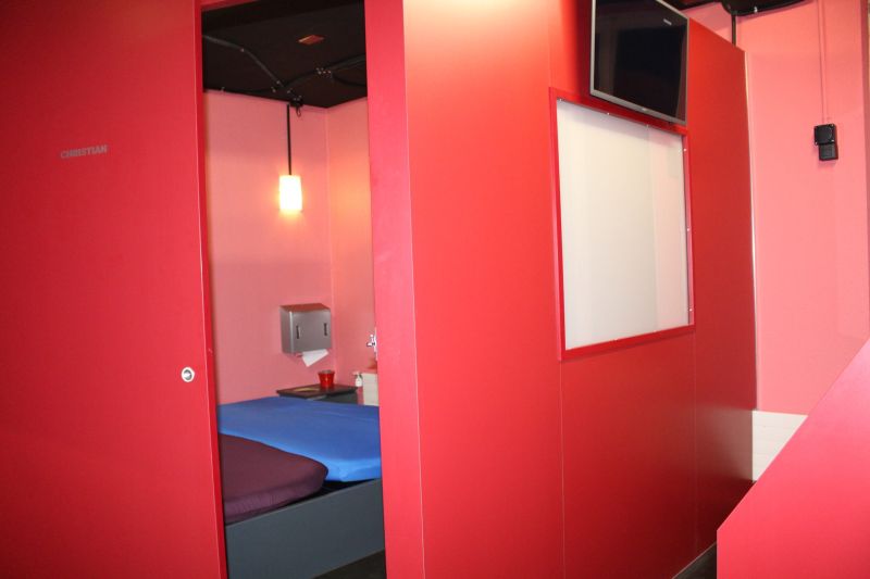 File:Gloryhole ClubSetup.jpg