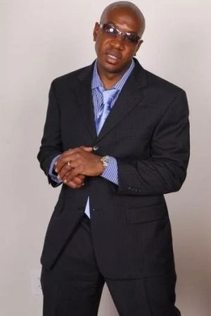 Mandingo posing in black t-shirt